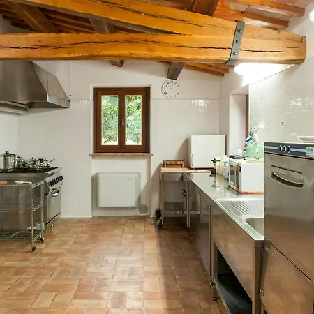 Dom wakacyjny Historic With Pool In Marche Hills Sant'Angelo in Pontano